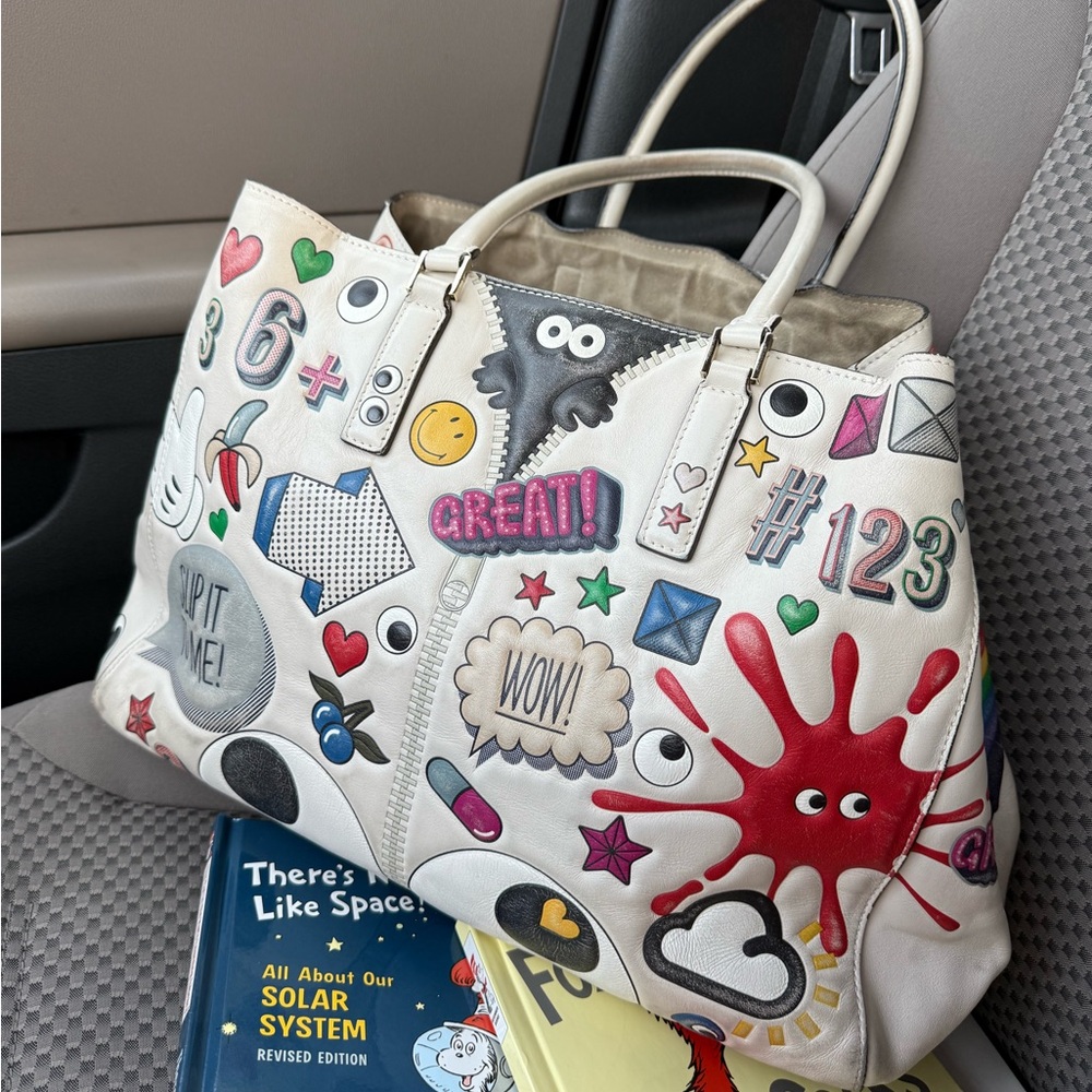 Anya Hindmarch Cream Graphic Tote Bag size medium. - Picture 1 of 16